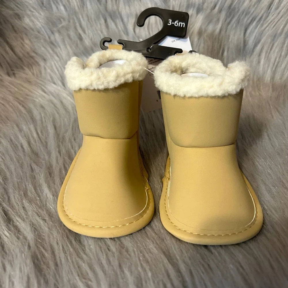 Carter's Child Of Mine Crib Shoes Baby's Size 3-6‎ Months Beige Boots Booties